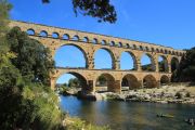 Antický akvadukt Pont du Gard