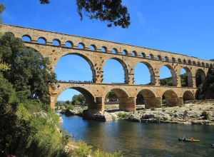 Antický akvadukt Pont du Gard