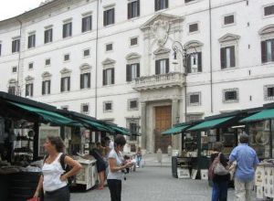 Piazza Fontanella Borghese