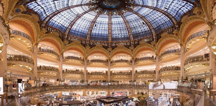 The Cube bar at Galeries Lafayette v Paříži