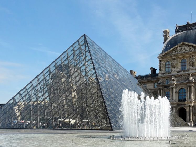 Louvre v Paříži