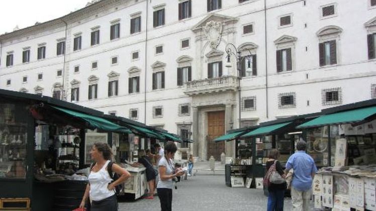 Piazza Fontanella Borghese